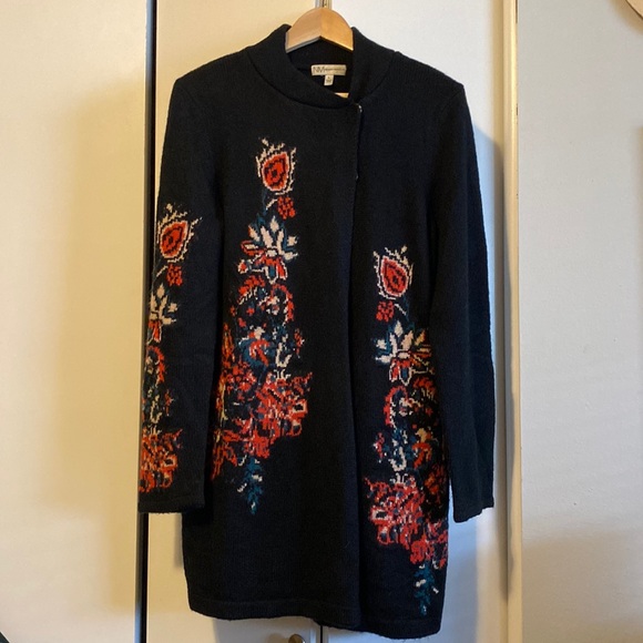Neiman Marcus Sweaters - Neiman Marcus black blanket cardigan jacket with folklore floral pattern